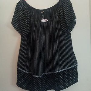 💖2 for $10💖 black and white cool summer top